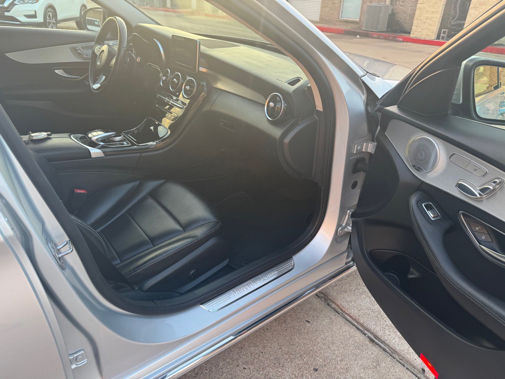 2016 Mercedes-Benz C-Class Image 29