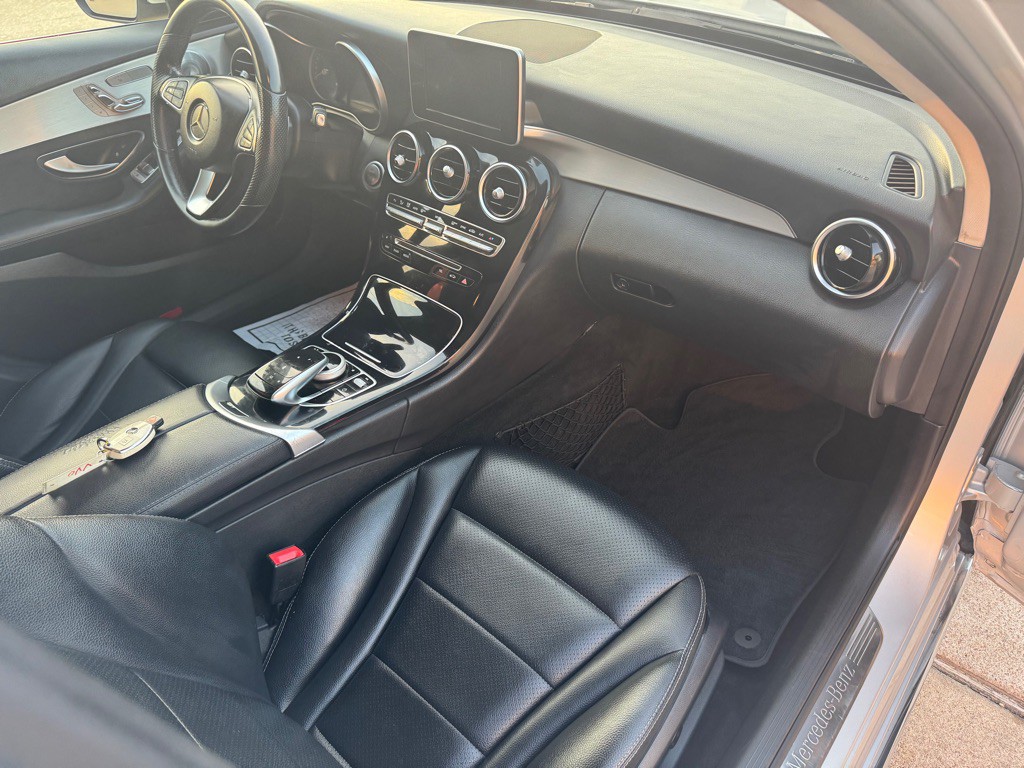 2016 Mercedes-Benz C-Class Image 30