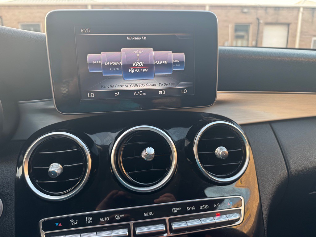 2016 Mercedes-Benz C-Class Image 34