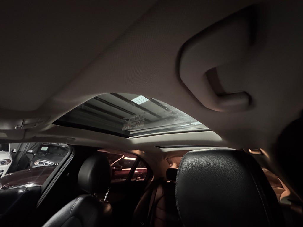 2016 Mercedes-Benz C-Class Image 38