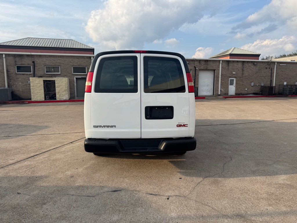 2014 GMC Savana Image 11