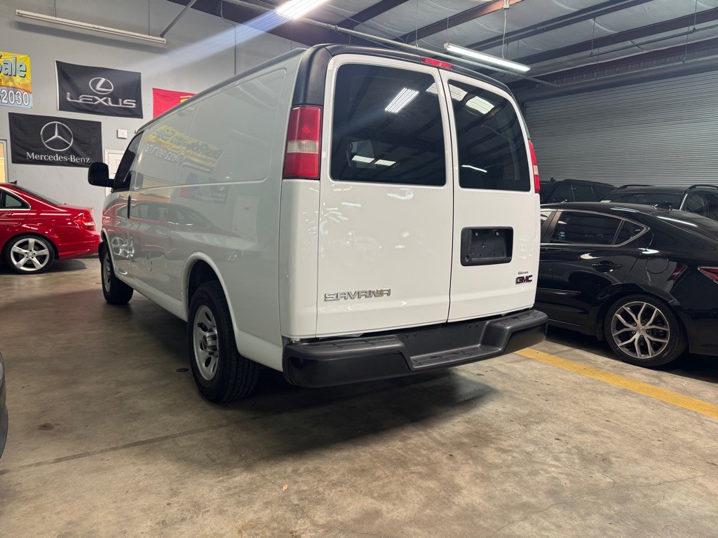 2014 GMC Savana Image 24