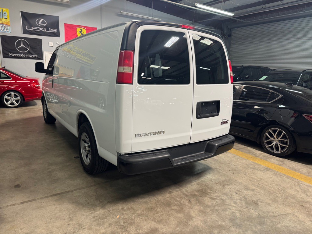 2014 GMC Savana Image 25