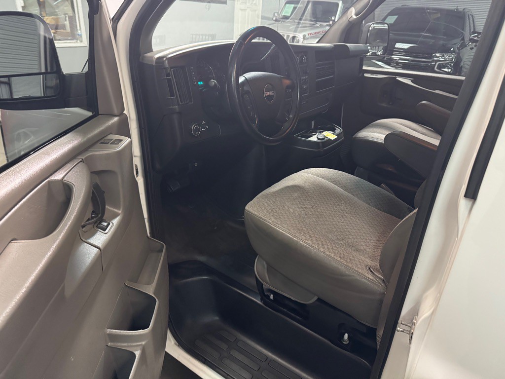 2014 GMC Savana Image 29
