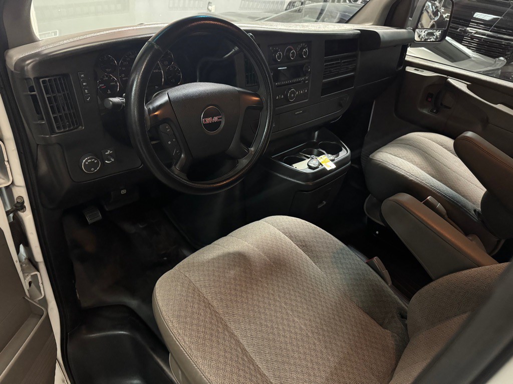 2014 GMC Savana Image 30