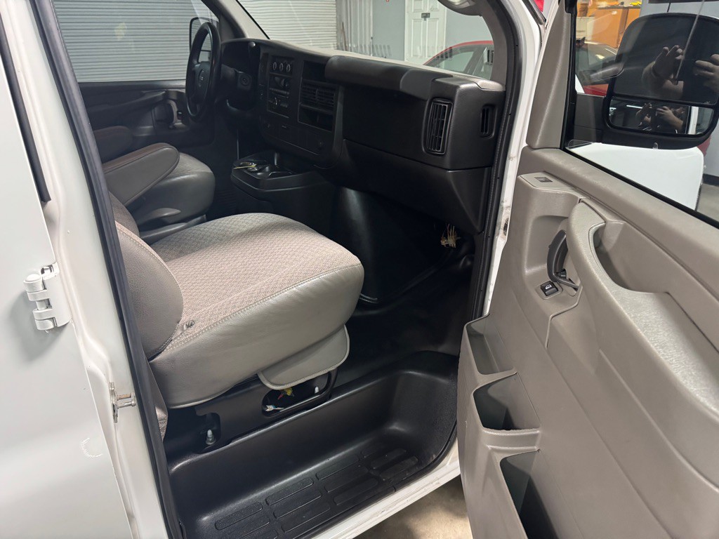 2014 GMC Savana Image 31