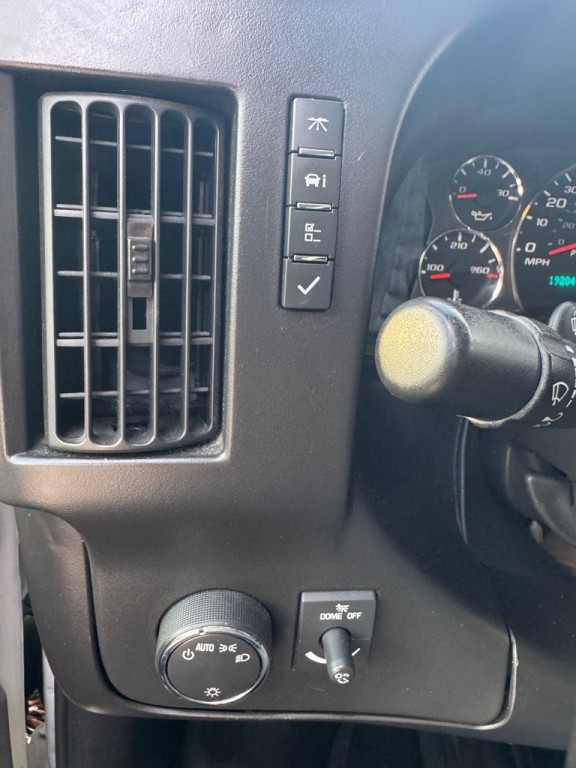 2014 GMC Savana Image 35