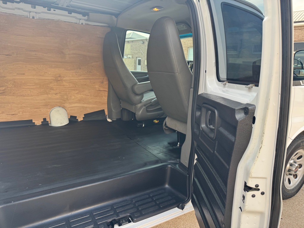 2014 GMC Savana Image 36