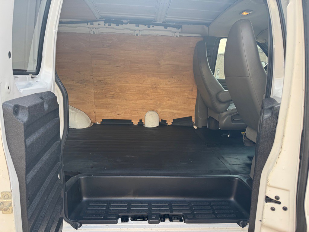 2014 GMC Savana Image 37
