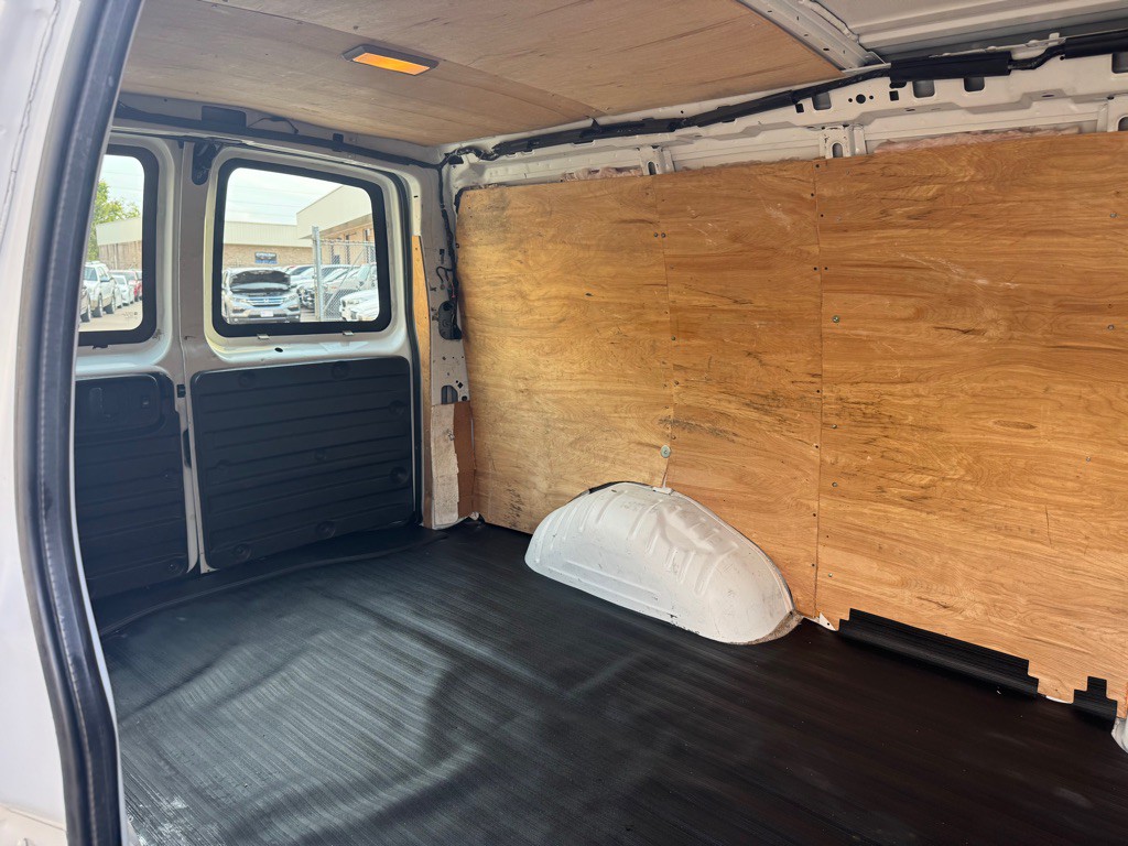 2014 GMC Savana Image 38