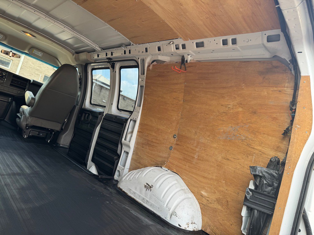 2014 GMC Savana Image 40