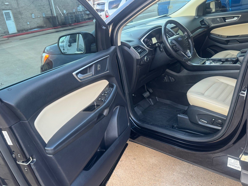 2019 Ford Edge Image 17