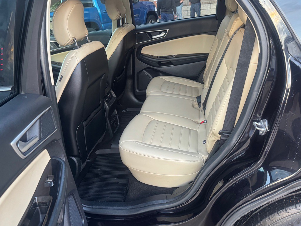 2019 Ford Edge Image 19