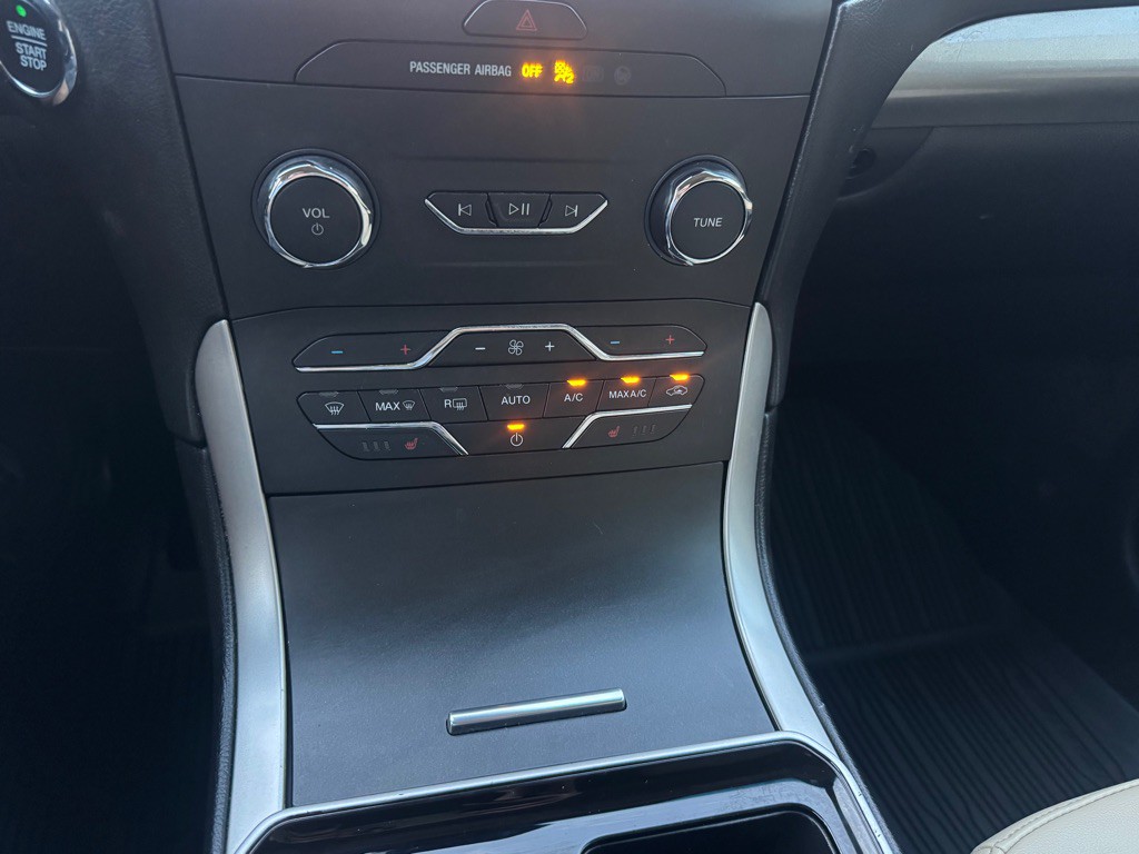 2019 Ford Edge Image 30