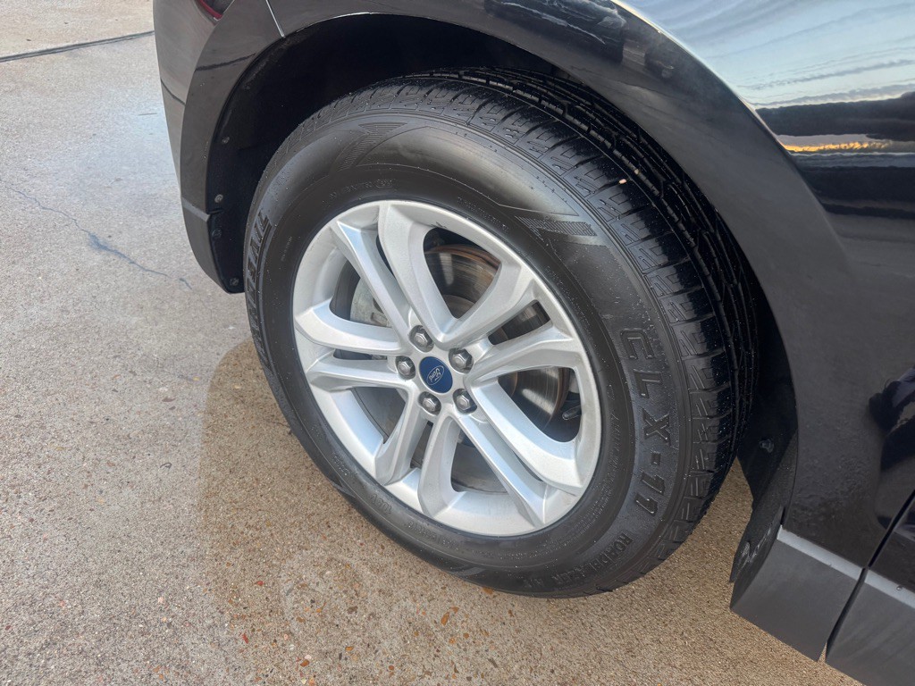 2019 Ford Edge Image 32