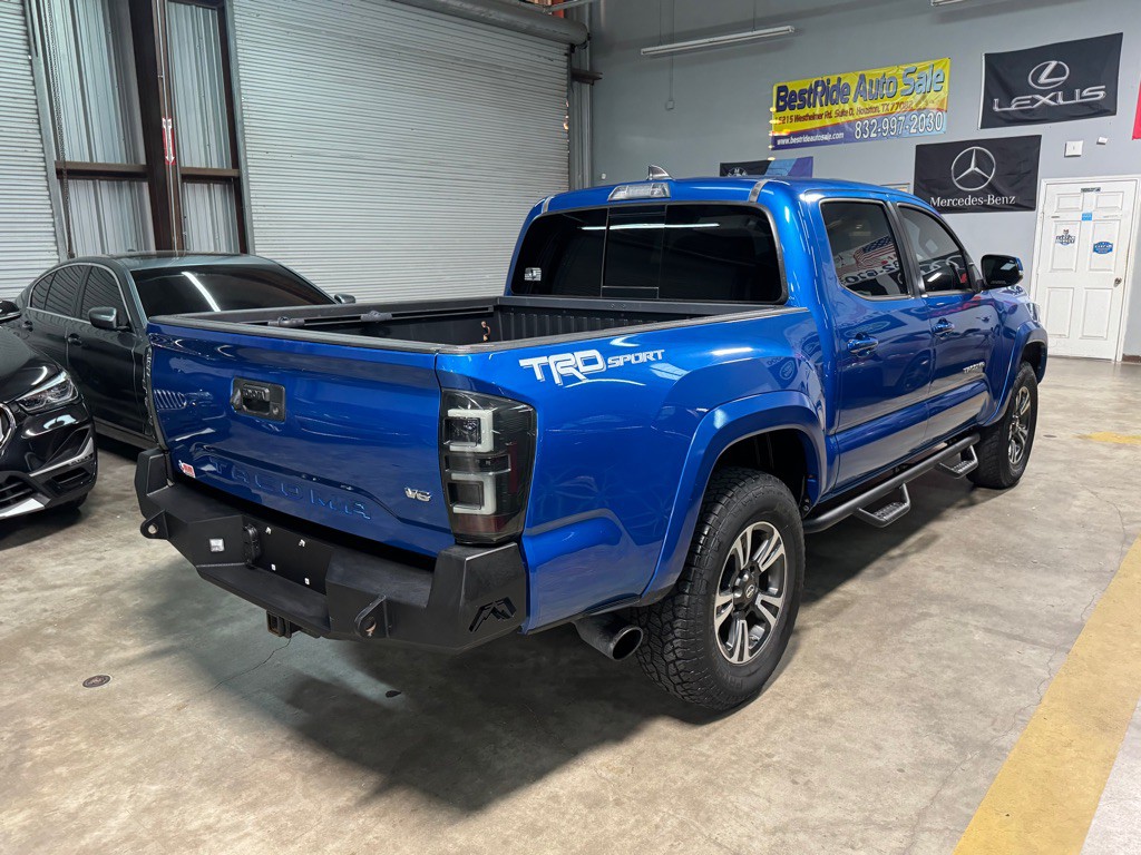 2017 Toyota Tacoma Image 4