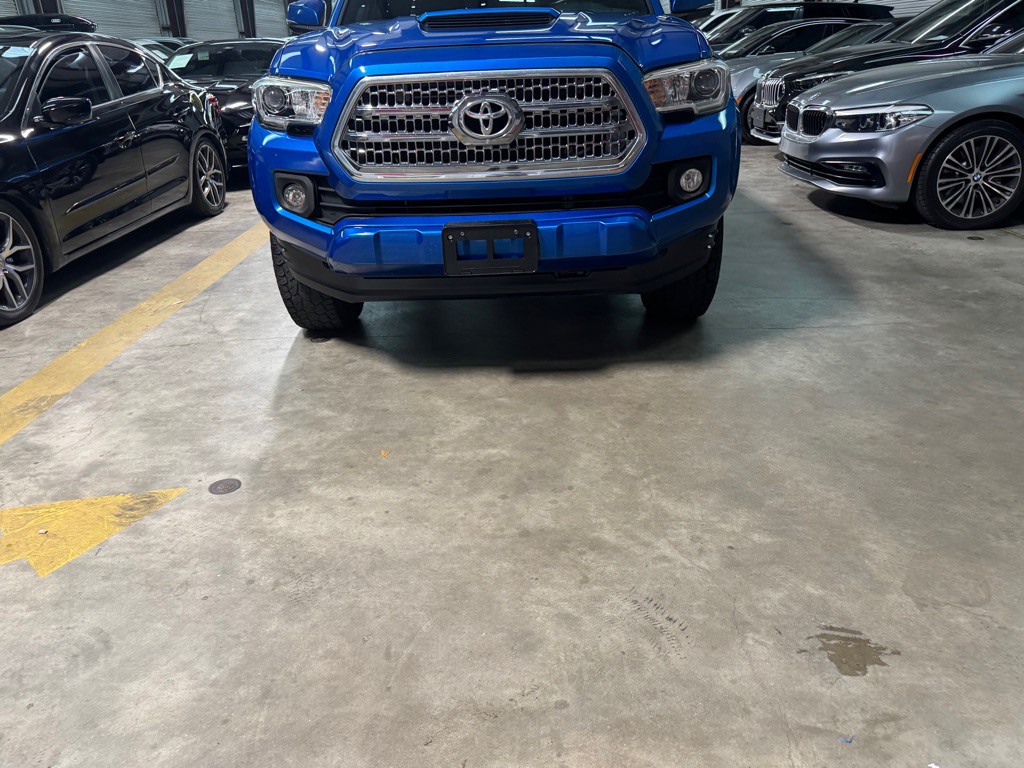 2017 Toyota Tacoma Image 8