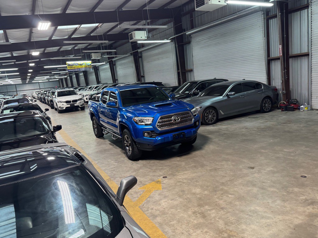 2017 Toyota Tacoma Image 9