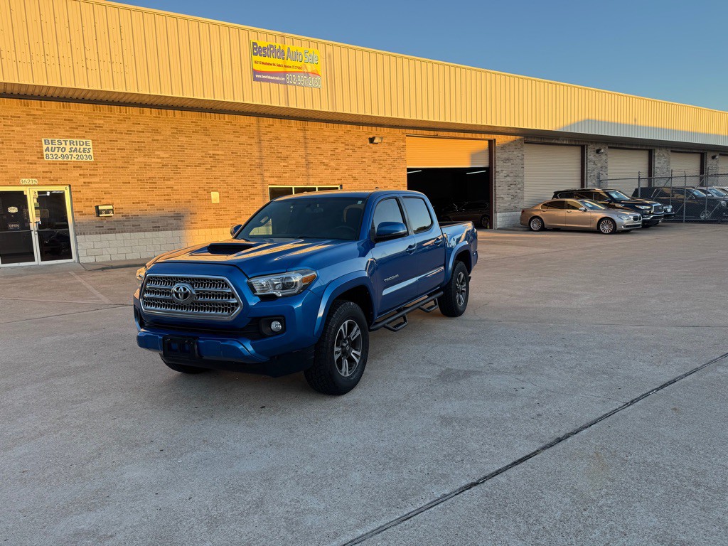 2017 Toyota Tacoma Image 10