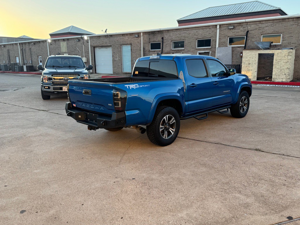 2017 Toyota Tacoma Image 14