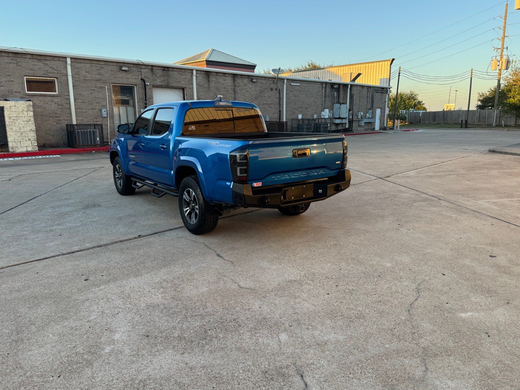 2017 Toyota Tacoma Image 16