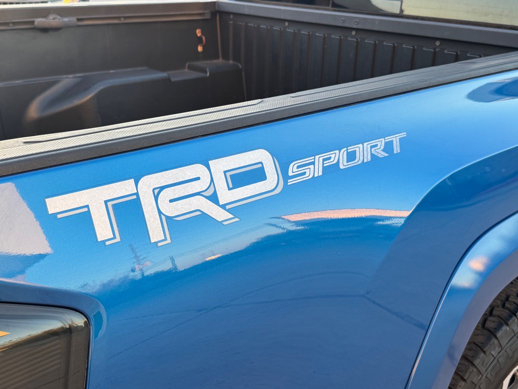 2017 Toyota Tacoma Image 18