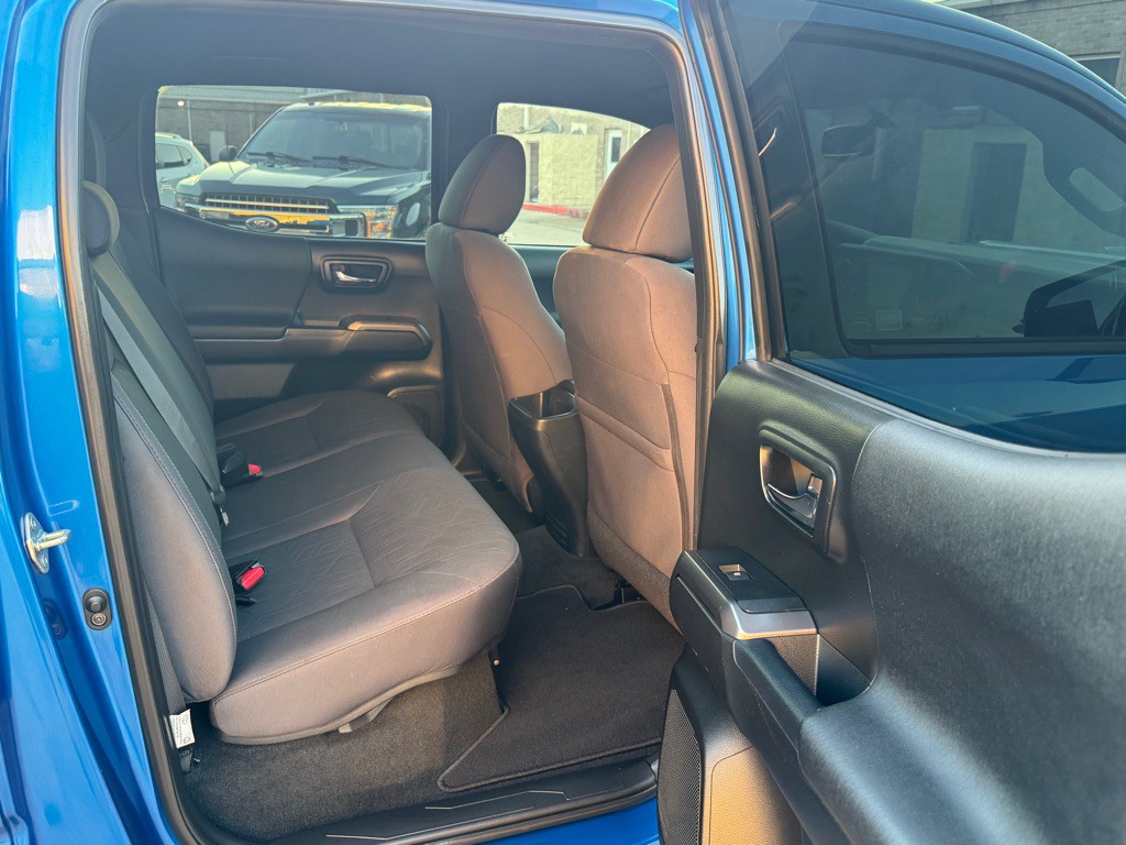 2017 Toyota Tacoma Image 24