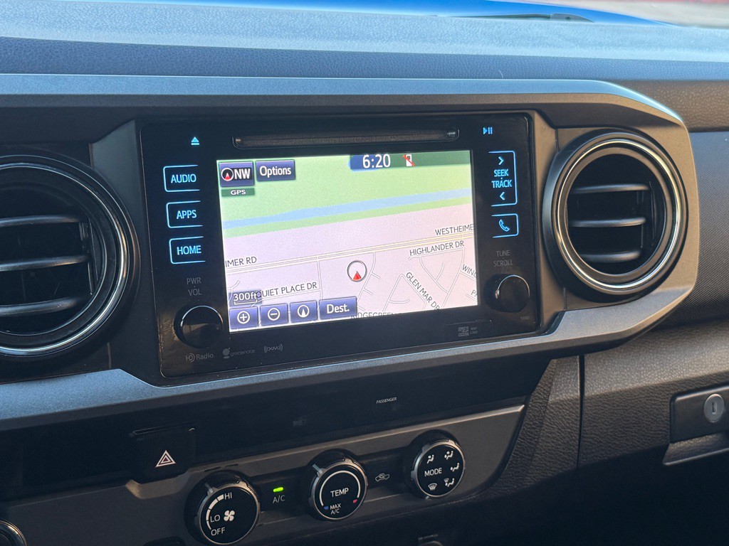 2017 Toyota Tacoma Image 27