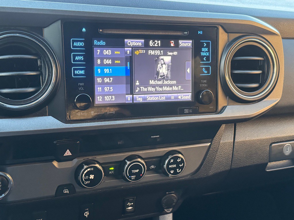 2017 Toyota Tacoma Image 29