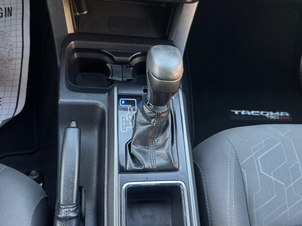 2017 Toyota Tacoma Image 32