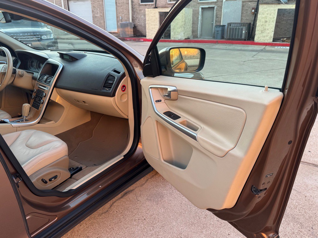 2010 Volvo XC60 Image 20