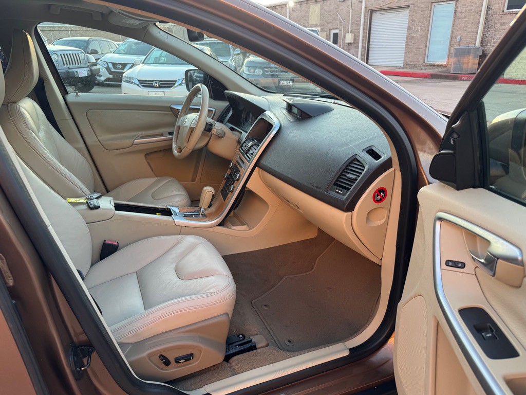 2010 Volvo XC60 Image 21