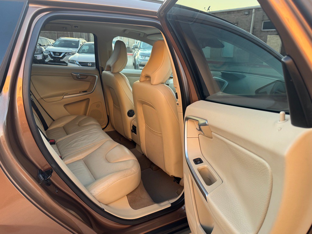 2010 Volvo XC60 Image 22