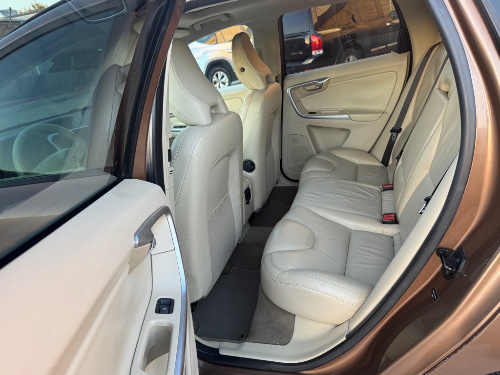 2010 Volvo XC60 Image 24