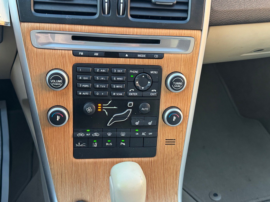 2010 Volvo XC60 Image 30