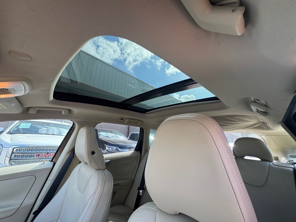 2010 Volvo XC60 Image 32