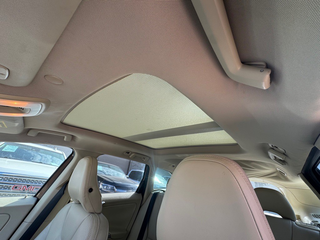 2010 Volvo XC60 Image 33