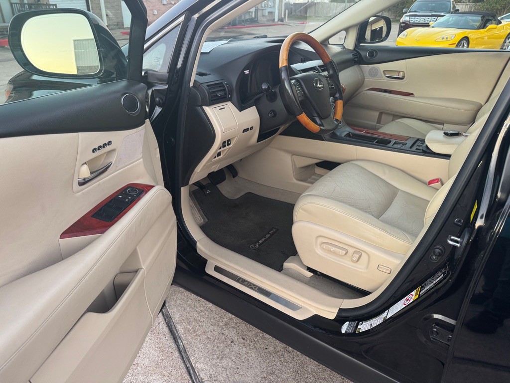 2010 Lexus RX Image 24
