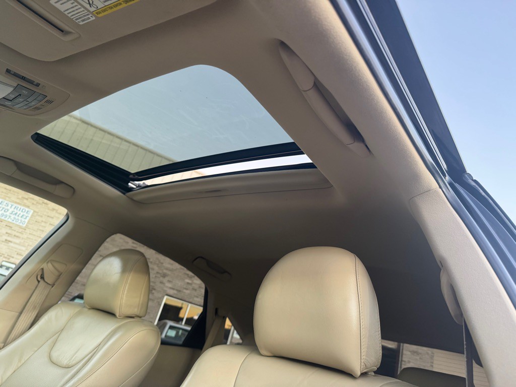 2010 Lexus RX Image 32