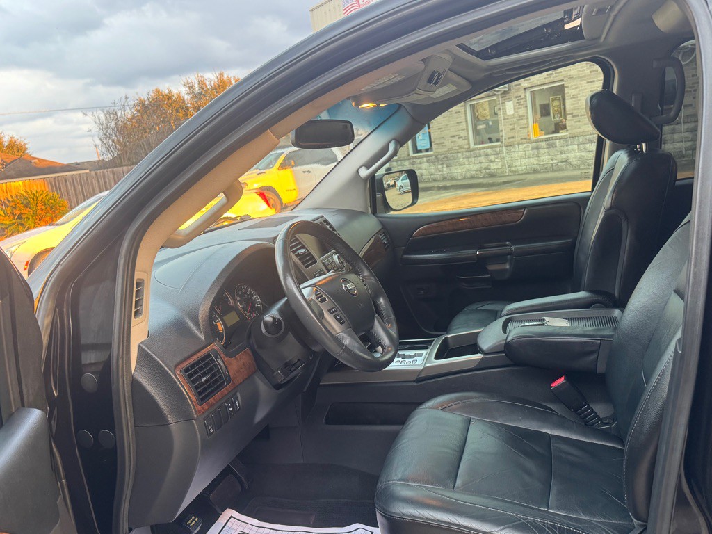 2014 Nissan Armada Image 18