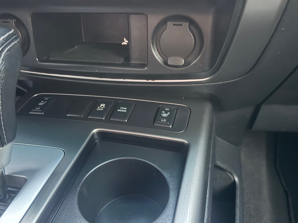 2014 Nissan Armada Image 33