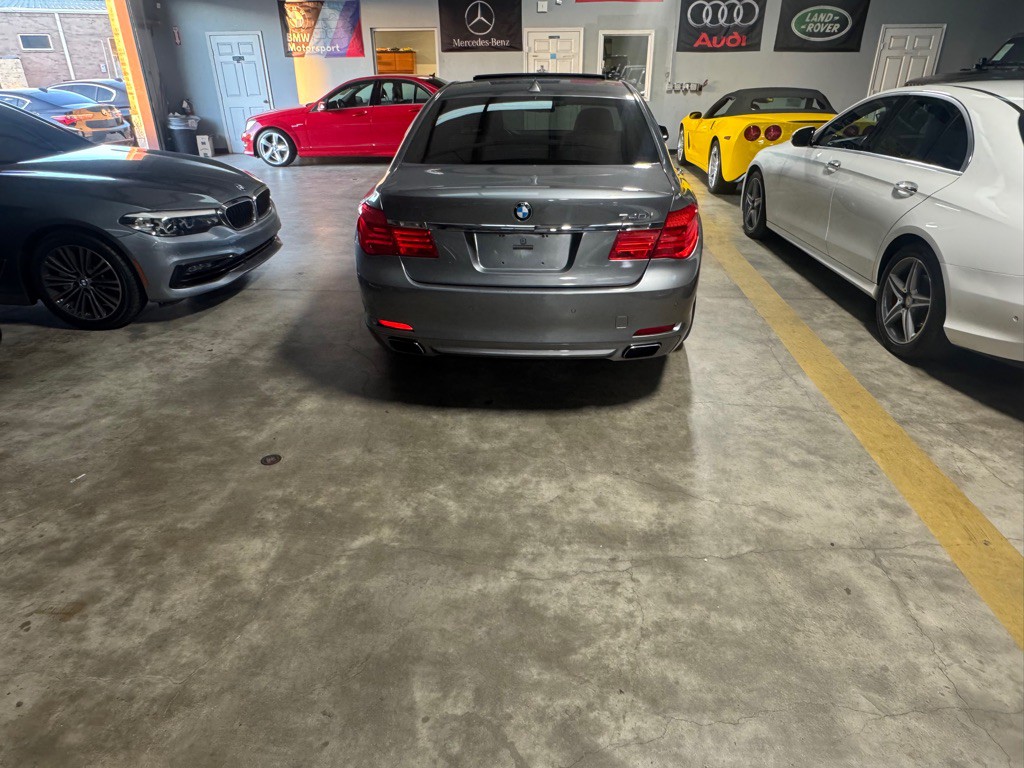 2011 BMW 7 Series Image 5