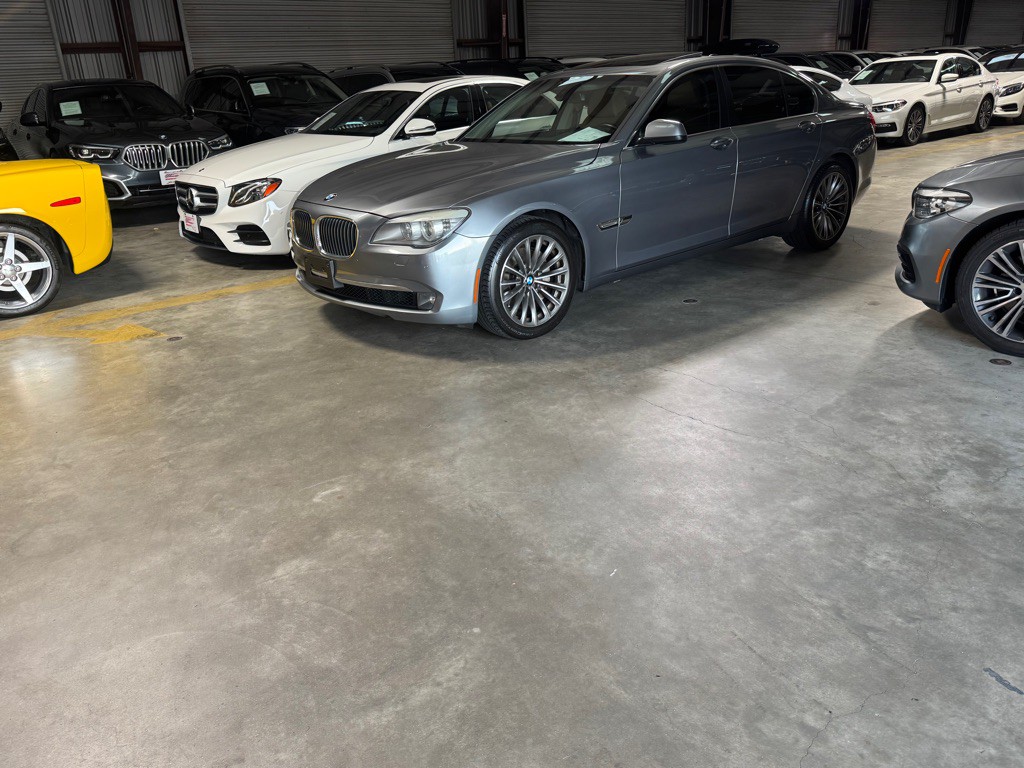 2011 BMW 7 Series Image 7