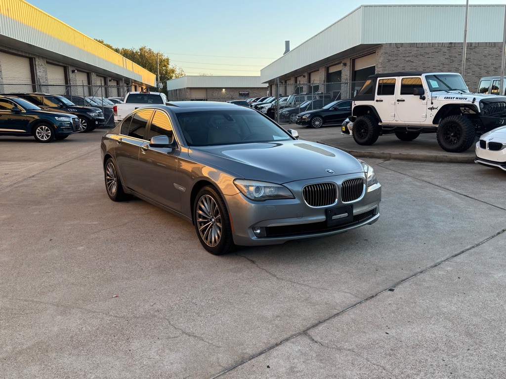 2011 BMW 7 Series Image 13