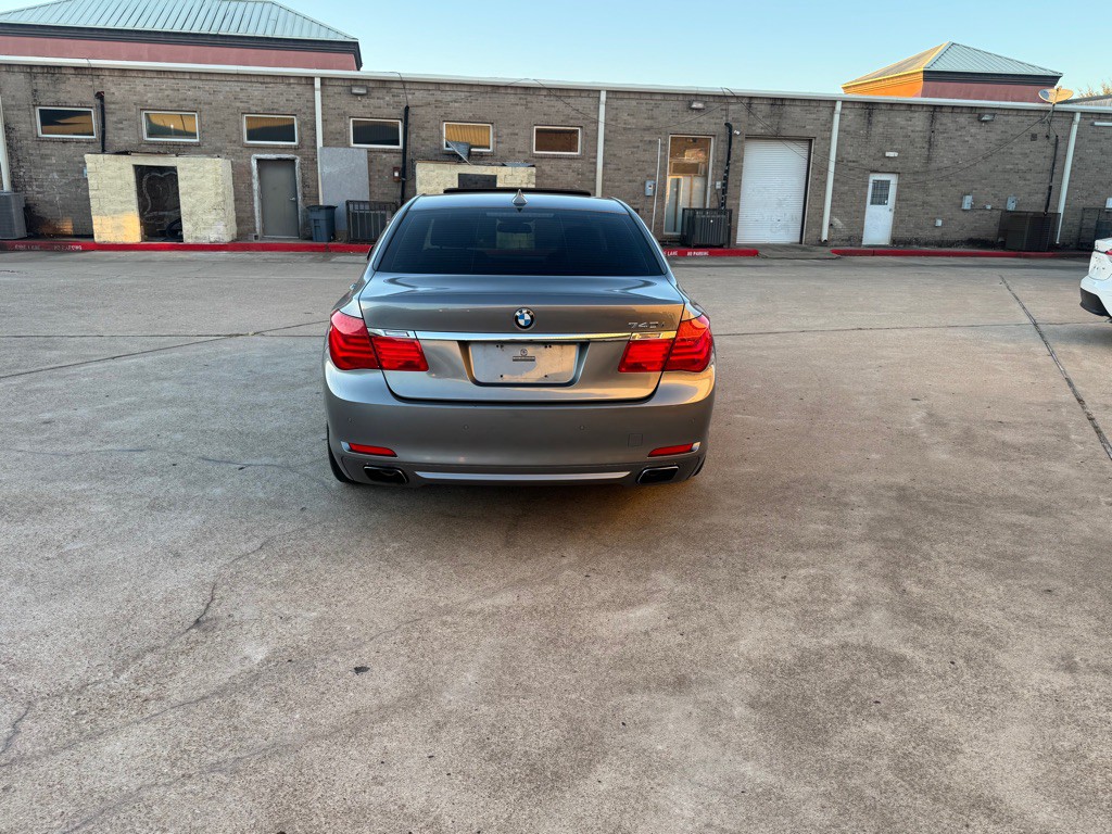 2011 BMW 7 Series Image 15