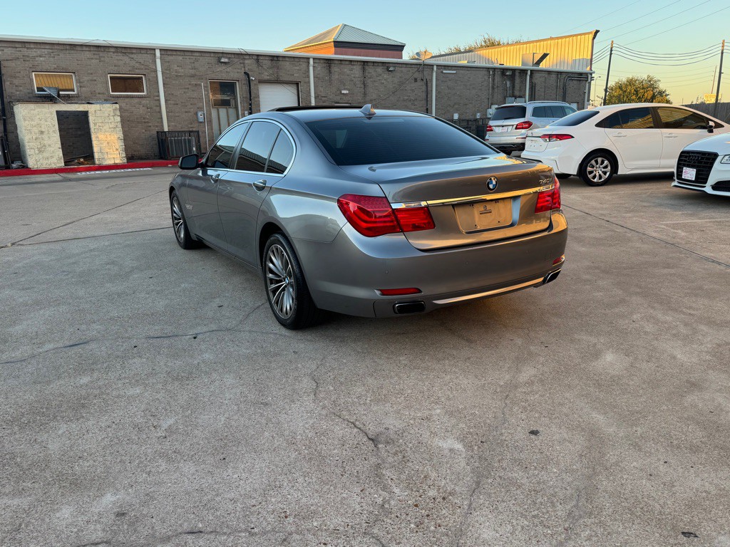 2011 BMW 7 Series Image 16