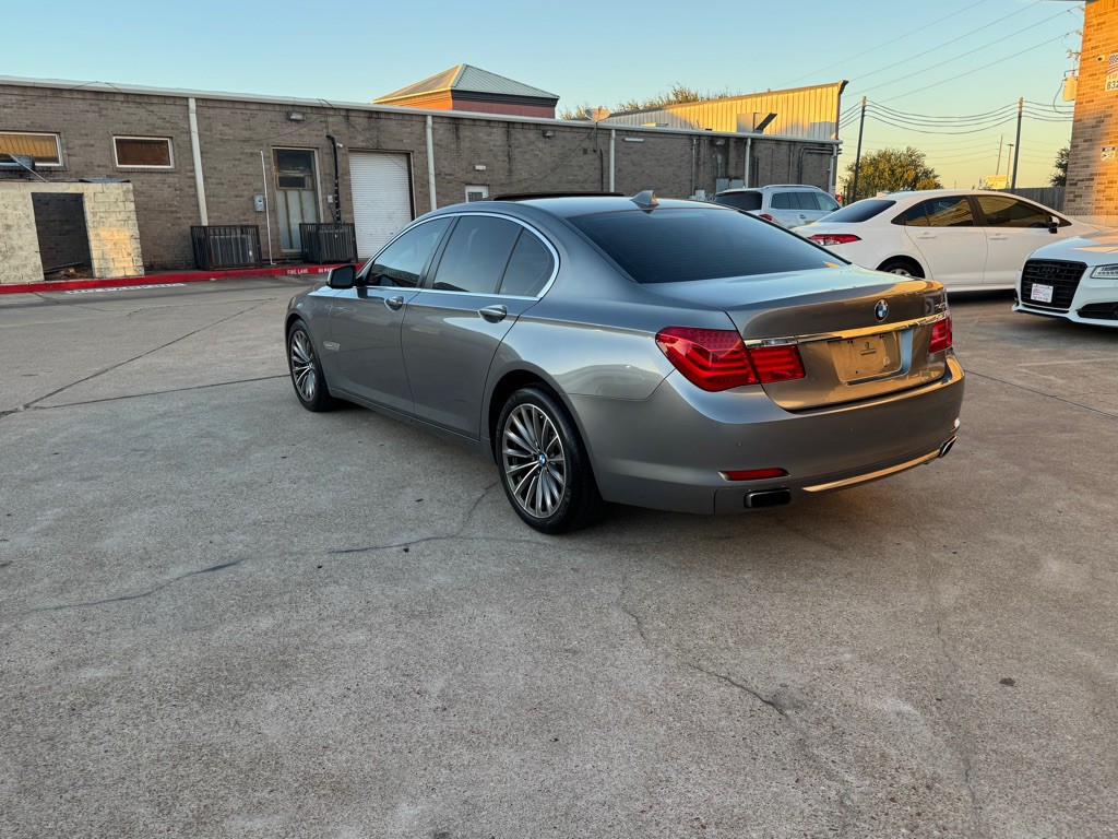 2011 BMW 7 Series Image 17