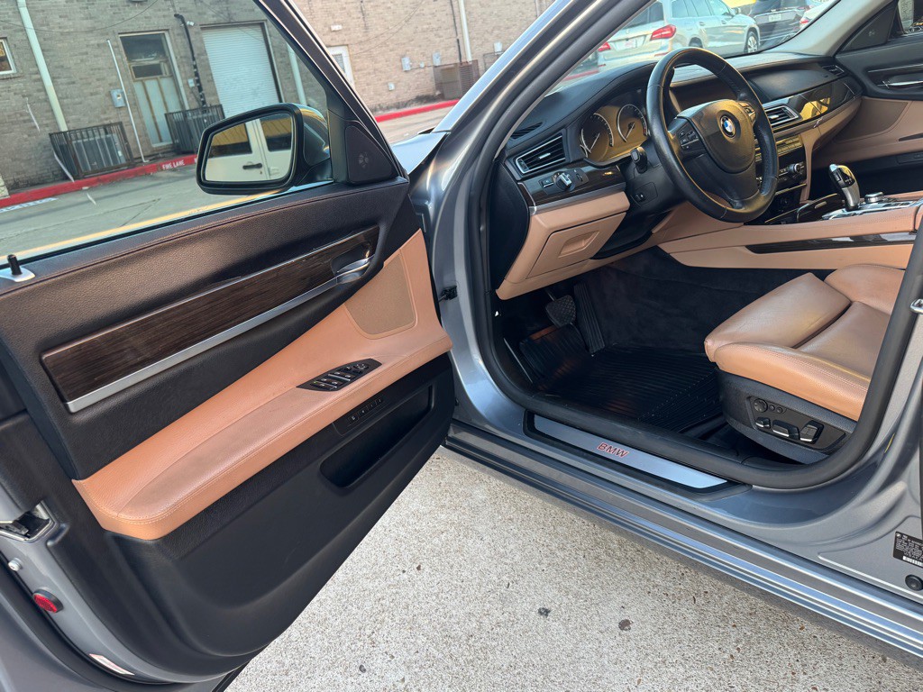 2011 BMW 7 Series Image 18