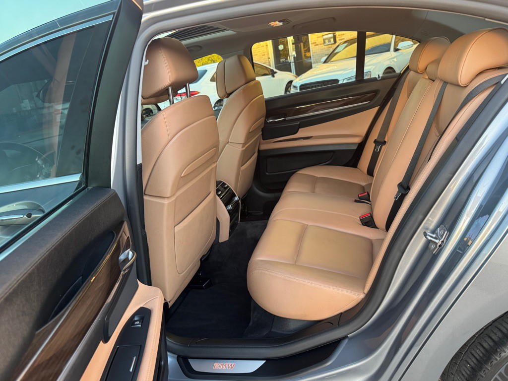 2011 BMW 7 Series Image 20