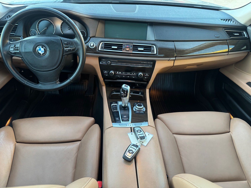 2011 BMW 7 Series Image 22